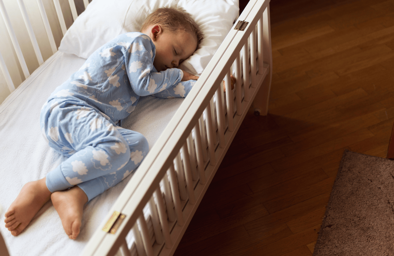 when to transition to toddler bed